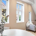 Roomsly I Next To Bryggen With Balcony Διαμέρισμα *
