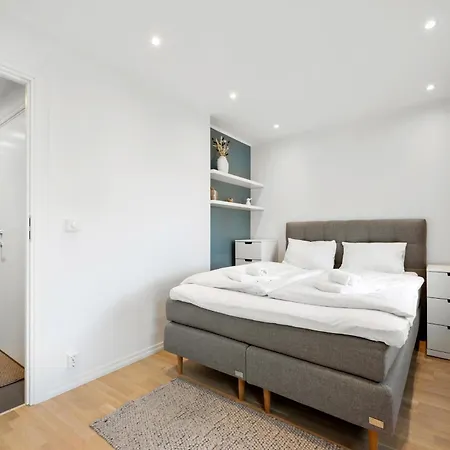 Roomsly I Next To Bryggen With Balcony