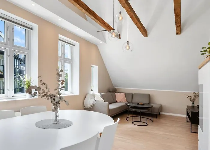 Lägenhet Roomsly I Next To Bryggen With Balcony Bergen