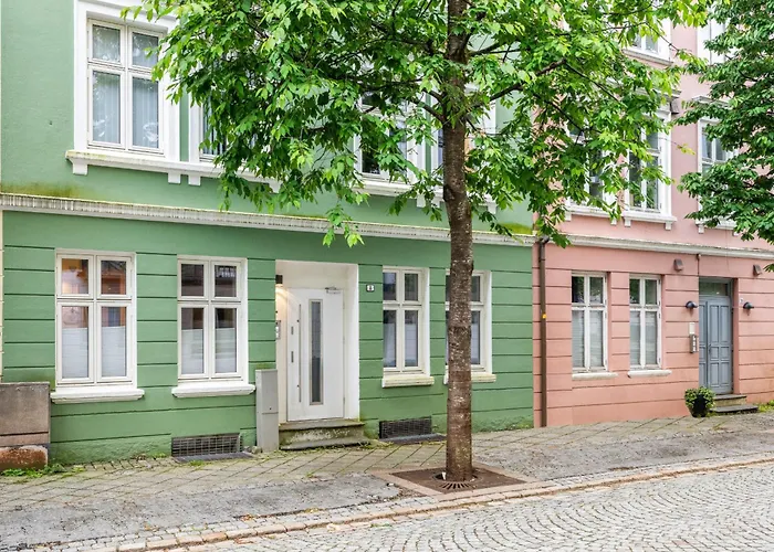 Roomsly I Next To Bryggen With Balcony Lägenhet