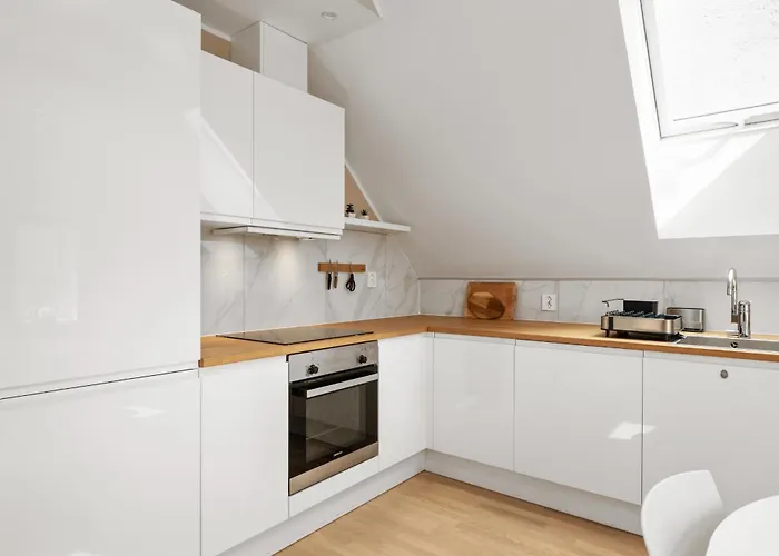 Daire Roomsly I Next To Bryggen With Balcony Bergen