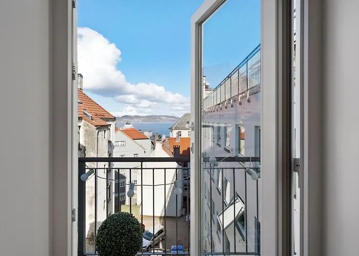 Roomsly I Next To Bryggen With Balcony Daire